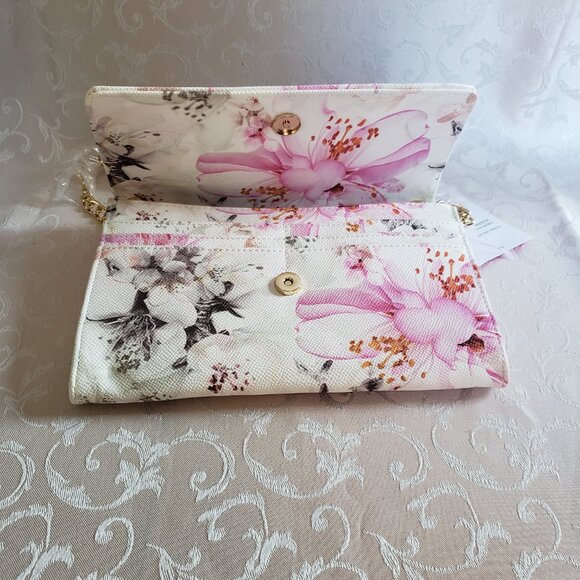 BETSEY JOHNSON Cherri Wht XOSAM floral shoulder crossbody bag - Picture 5 of 8